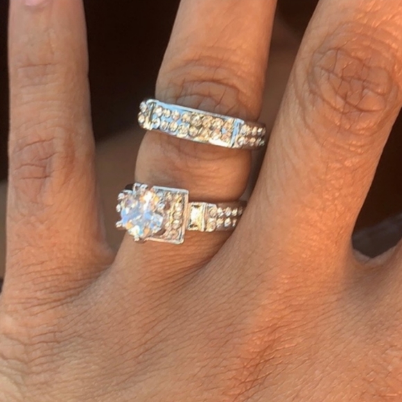 18k Platinum and Rhodium Plated Wedding Ring Set - Picture 3 of 6